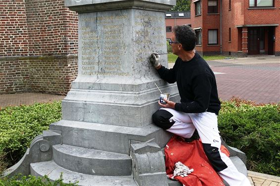 Namen terecht in vergulde letters - Neerpelt