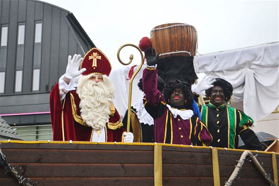 Natte maar warme intocht Sinterklaas - Lommel