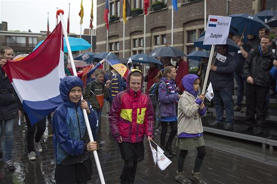 Natte optocht op laatste festivaldag - Neerpelt