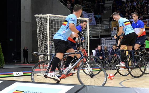 Niels en Brecht boeken eerste winst op WK - Beringen