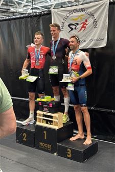 Niels Vanhove wint kwarttriatlon Terlaemen - Lommel