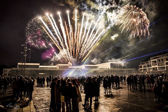 Nieuw jaar ingezet met vuurwerk en lasershow - Lommel