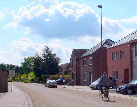 Nieuw wegdek op de vesten in Peer - Peer