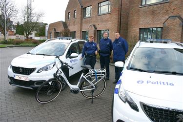 Nieuwe auto's en e-bikes voor politie Kempenland