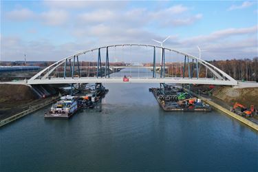 Nieuwe brug Viversel geplaatst - Beringen