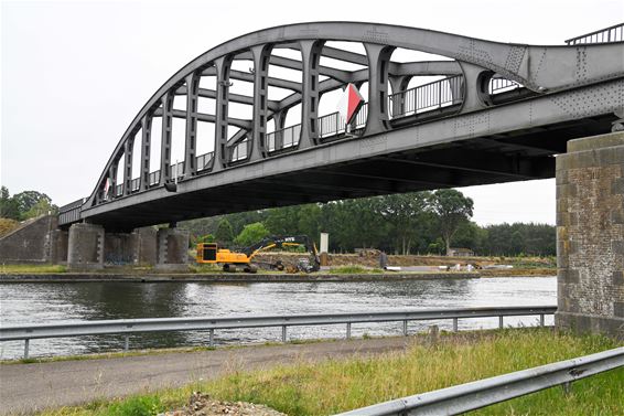 Nieuwe damwanden aan brug Tervant - Beringen