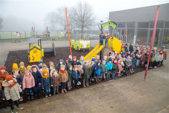 Nieuwe speeltoestellen voor BS De Schommel - Lommel