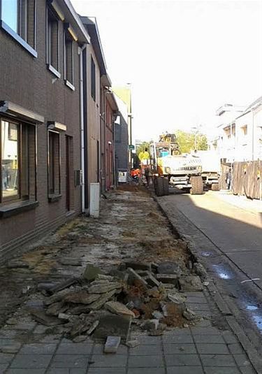 Nieuwe stoepen in de Kloosterstraat - Peer