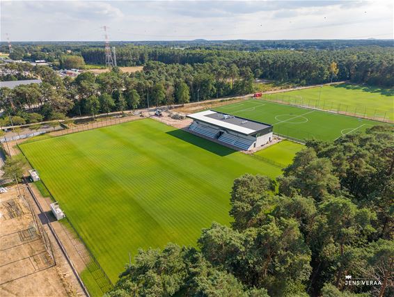 Hechtel-Eksel - Nieuwe tribune KFC Eksel bijna klaar