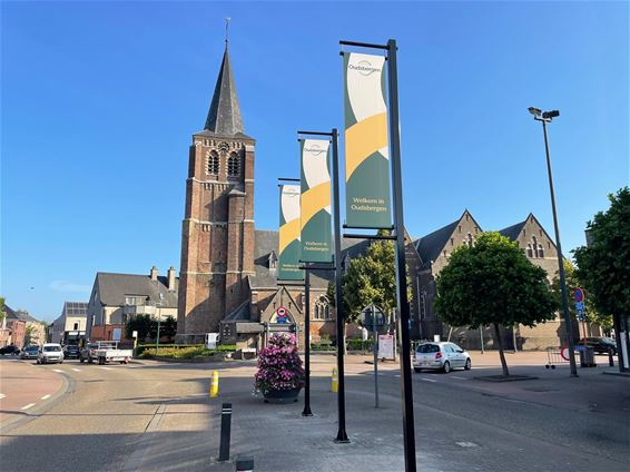 Nieuwe vlaggen kleuren het straatbeeld - Oudsbergen
