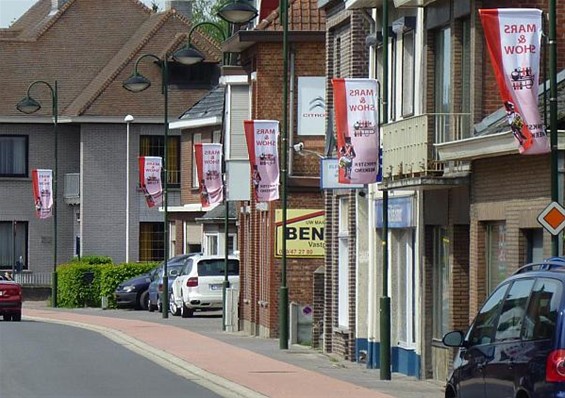 Nieuwe wimpels voor de feesten - Hamont-Achel