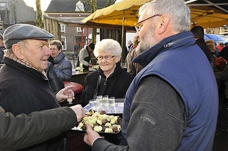 Nieuwjaar vieren op de weekmarkt - Neerpelt