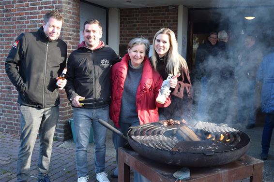 Nieuwjaarsborrel aan de kerk van 't Hent - Pelt