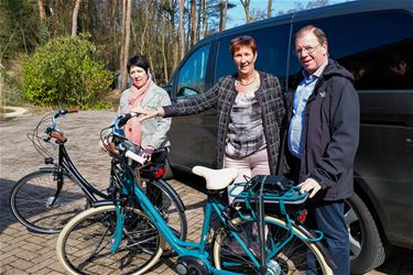 Nike schenkt fietsen aan Zorghuis Limburg - Beringen