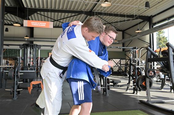 Bree - Noa Bosmans krijgt workout met Matthias Casse