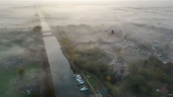 Ochtendnevel boven het kanaal - Pelt