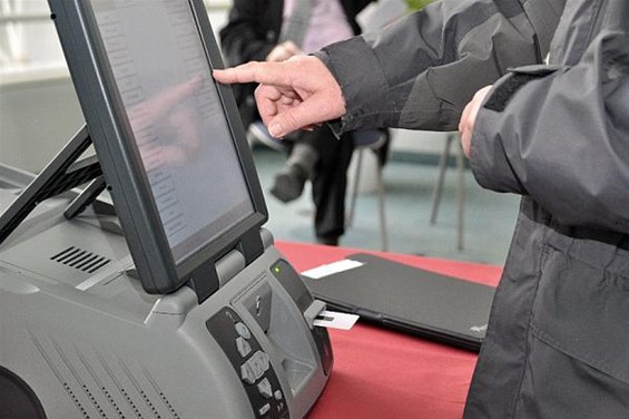 Oefenen op de nieuwe stemcomputer - Overpelt