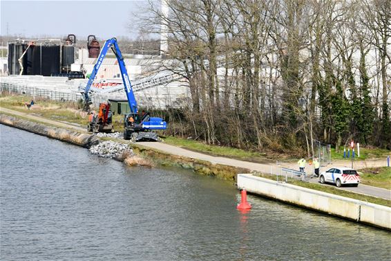 Oever stort in - Beringen