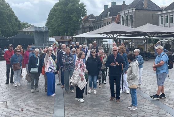 Okra Peer proeft sfeer én mosselen in Zierikzee - Peer