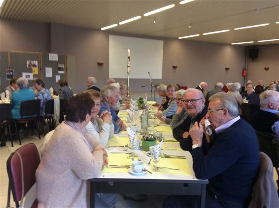 Okra viert lentefeest - Peer