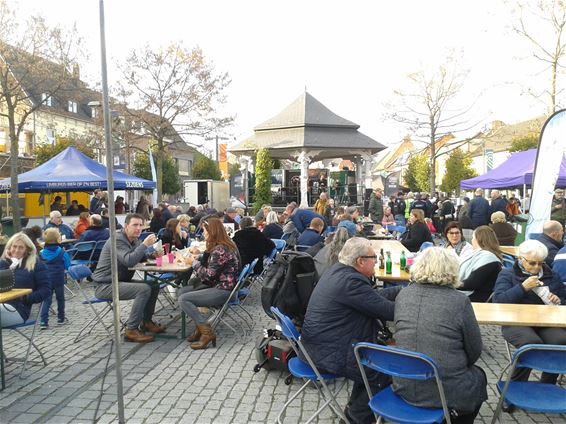 Oldtimertreffen voor het goede doel - Peer