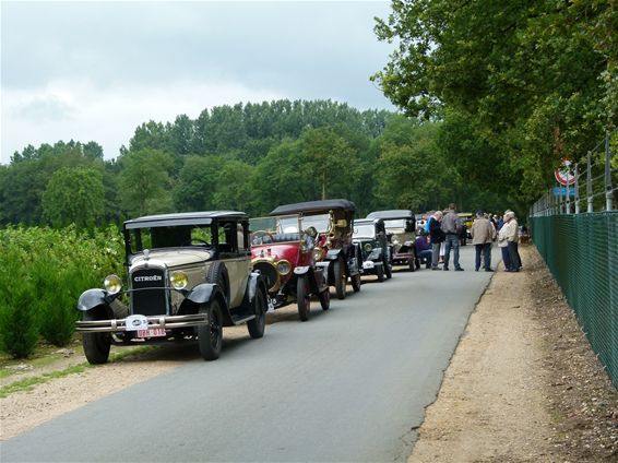 Oldtimers verkennen Breugelroute - Peer