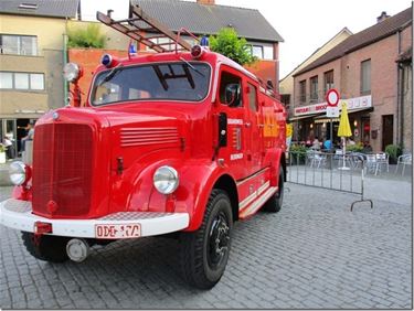 Oldtimertreffen in teken van 'blauw licht' - Peer