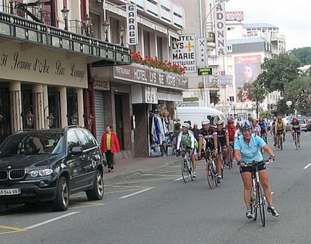 Oma nam de fiets naar Lourdes - Neerpelt