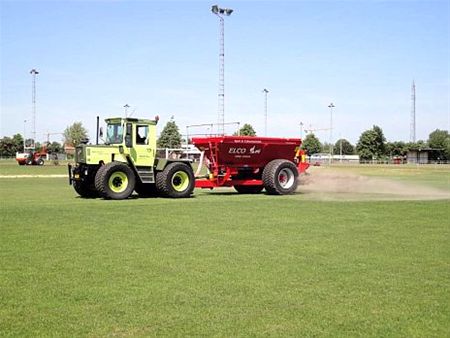Onderhoudswerken op de voetbalvelden - Hamont-Achel
