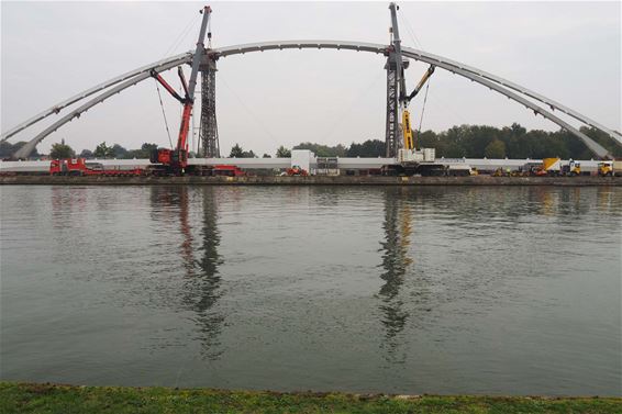 Ondertussen, aan de brug in Beringen - Beringen