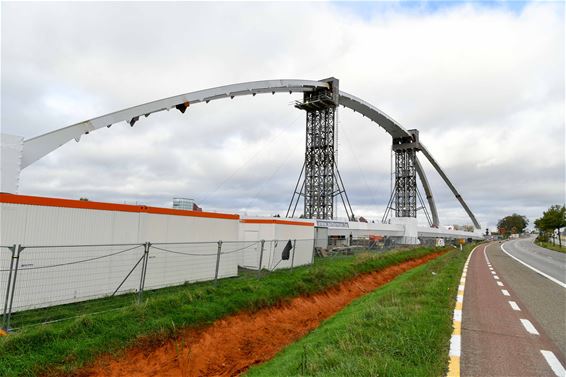 Ondertussen, aan de brug in Beringen - Beringen