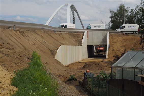 Ondertussen, aan de brug in Beringen - Beringen