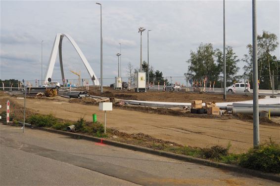 Ondertussen, aan de brug in Beringen - Beringen