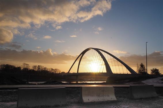 Ondertussen, aan de brug in Beringen - Beringen