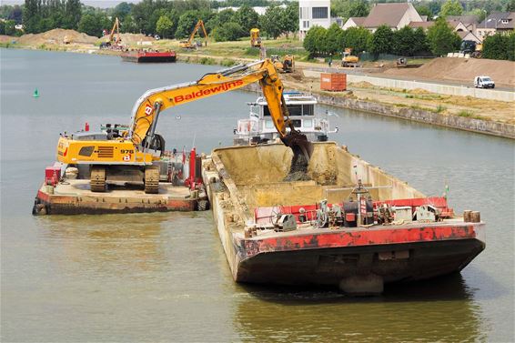 Ondertussen, aan de brug in Beringen... - Beringen