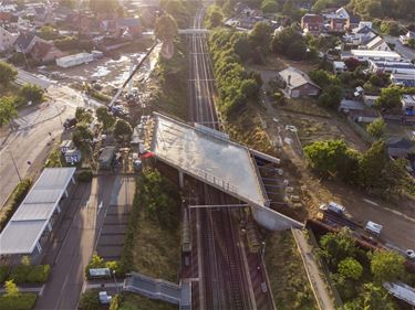 Ondertussen, aan de brug in Beringen - Beringen