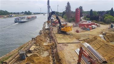 Ondertussen, aan de brug in Beringen - Beringen