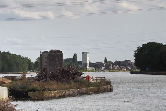 Ondertussen, aan de brug in Tervant... - Beringen