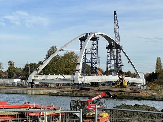 Ondertussen, aan de brug in Tervant - Beringen