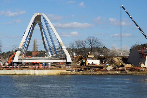 Ondertussen, aan de brug in Tervant - Beringen