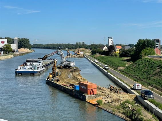 Ondertussen, aan de brug van Beringen - Beringen