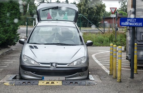 Ondertussen, aan de McDonald's... - Lommel