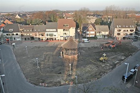Ondertussen, aan de Oude Markt... - Overpelt