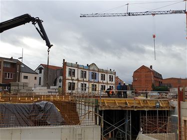 Ondertussen, aan de rijkswachtkazerne - Beringen