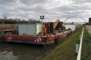 Ondertussen, aan het Albertkanaal - Beringen