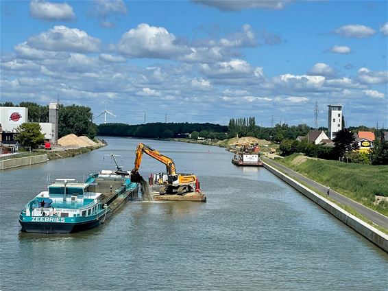 Ondertussen, aan het Albertkanaal - Beringen