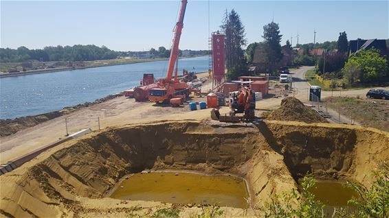 Ondertussen, aan het Albertkanaal... - Beringen