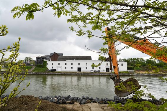 Ondertussen, aan het Albertkanaal - Beringen