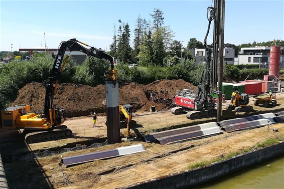 Ondertussen, aan het Albertkanaal - Beringen