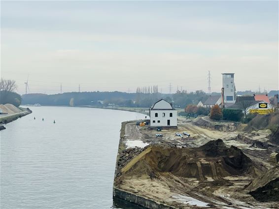 Ondertussen, aan het Albertkanaal... - Beringen